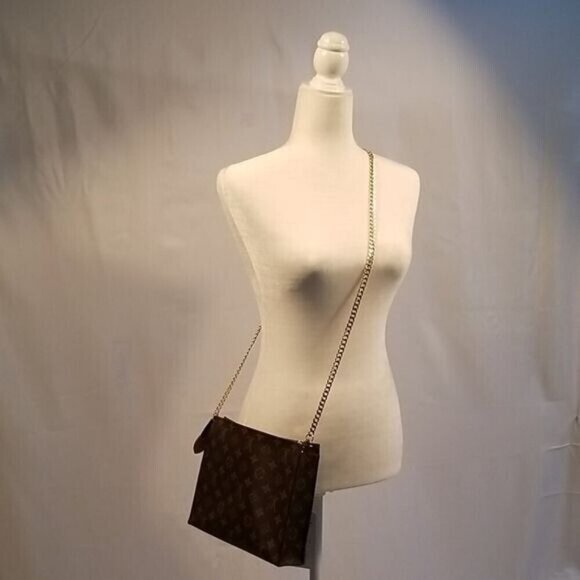 LOUIS VUITTON TOILETRIES BAG 26 MONOGRAM - Picture 9 of 14